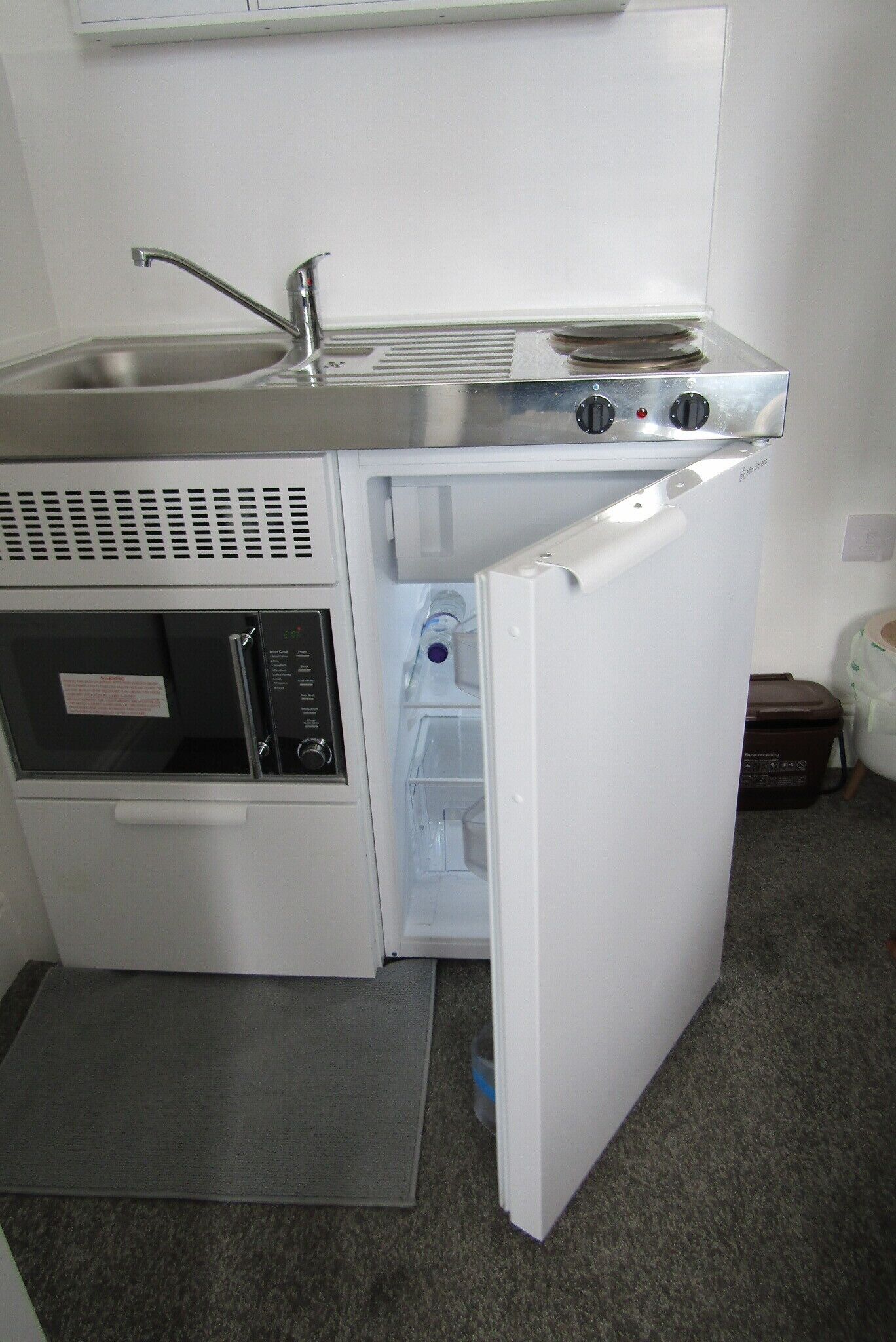 Studio, 1 Bedroom, City View | Private kitchen