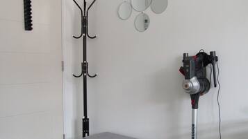 Studio, 1 Bedroom, City View | Interior