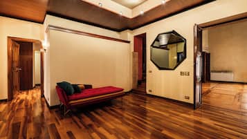 Appartamento, 6 camere da letto, balcone, vista giardino | Interni