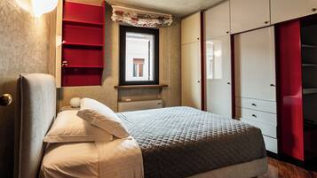 Apartment, 6 Bedrooms, Balcony, Garden View