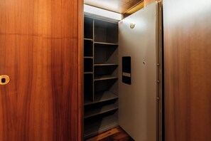 Apartment, 6 Bedrooms, Balcony, Garden View | Interior - Maestosa Residenza Maffei (Verona)