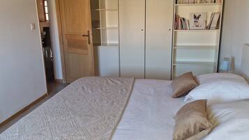 1 bedroom, iron/ironing board, WiFi, bed sheets
