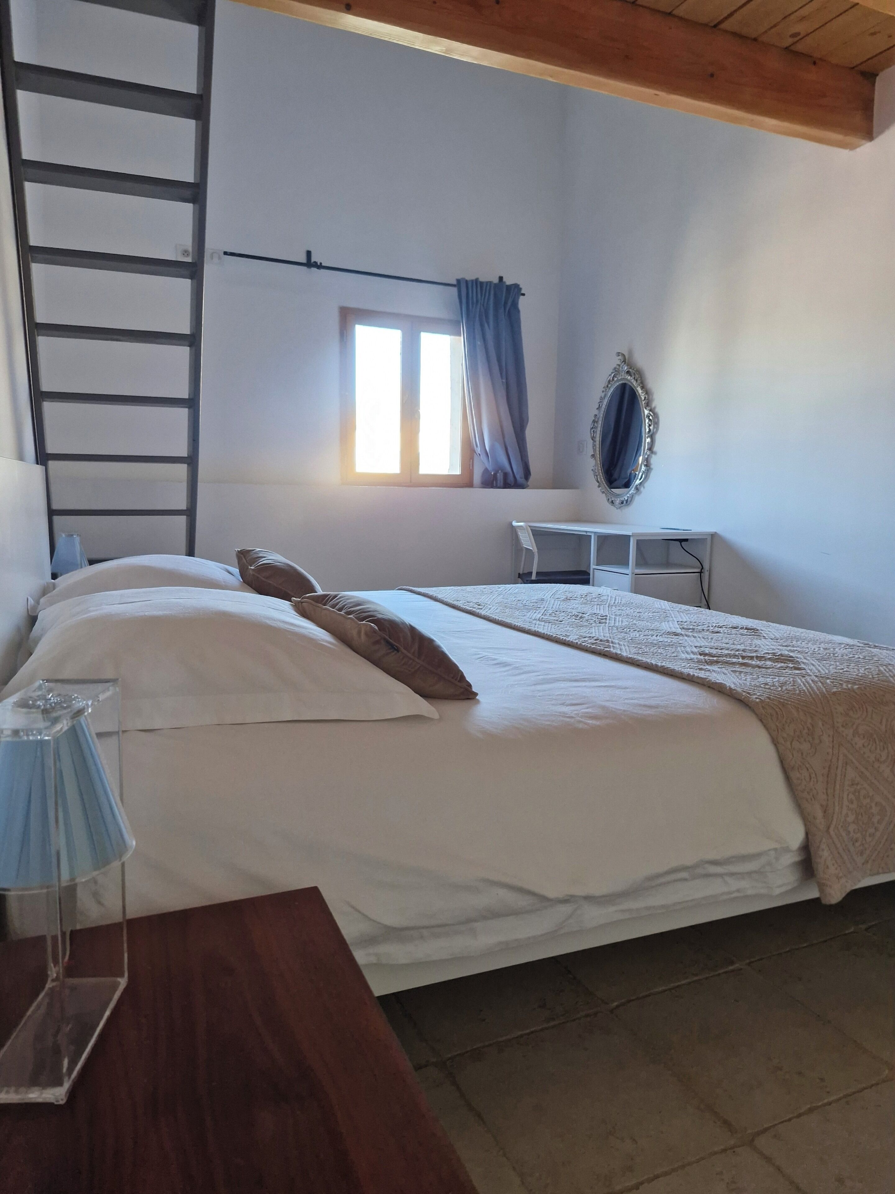 1 slaapkamer, een strijkplank/strijkijzer, wifi, beddengoed