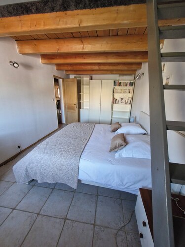 N1 guest room at Relais de Bellemaison
