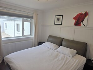 3 bedrooms, free WiFi, bed sheets - Beautiful 3-bedroom bungalow on west edge of Aberdeen (Aberdeen)