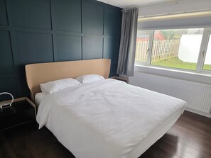 3 bedrooms, free WiFi, bed sheets - Beautiful 3-bedroom bungalow on west edge of Aberdeen (Aberdeen)
