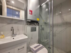 Hair dryer, towels, soap, toilet paper - 8 - DIAS Suite by SDR (Paralia)