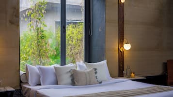 Deluxe Villa, Garden View | Iron/ironing board, free WiFi