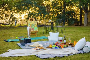 Outdoor dining - ELIVAAS Hari Bagh 4 BHK Villa (Bassi)