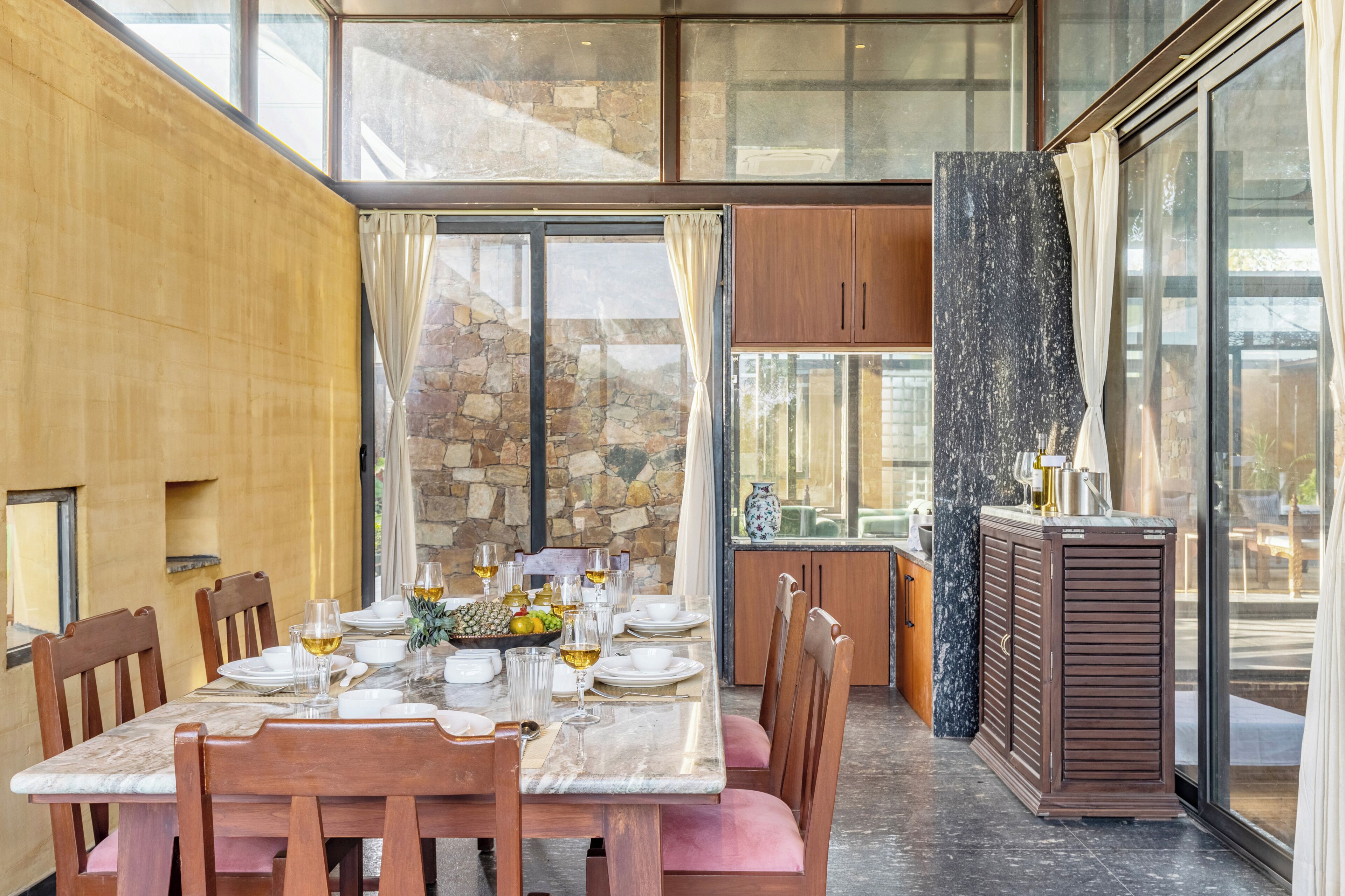 Villa Deluxe - utsikt mot trädgården | Restauranger