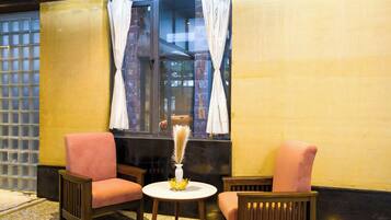 ๋๋ญ์ค ๋น๋ผ, ์ ์ ์ ๋ง | ๋ด๋ถ