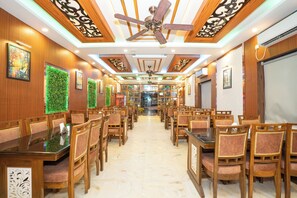 Restaurant - Mahabhoj Hotel & Restaurant (Mandarmani)