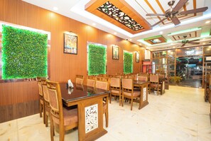 Restaurant - Mahabhoj Hotel & Restaurant (Mandarmani)