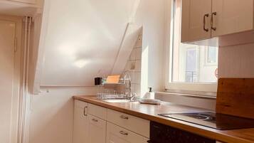 Kühlschrank, Kochgeschirr/Geschirr/Besteck