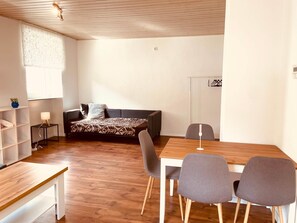 Dining - Odw homes - Old town apartment centrally located (Weinheim)