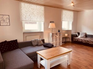 Living area - Odw homes - Old town apartment centrally located (Weinheim)