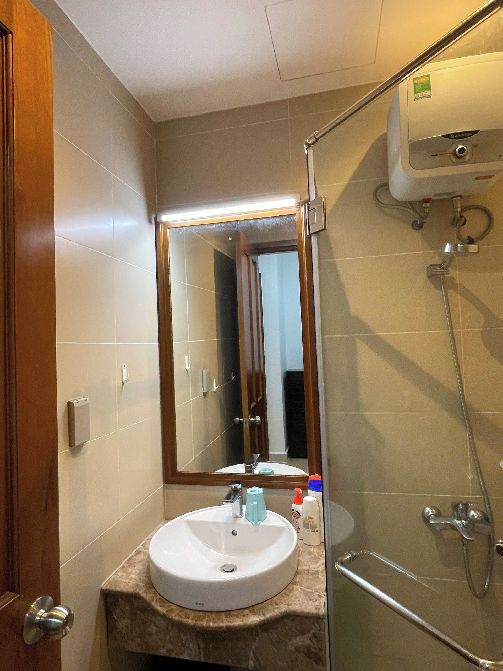 Apartamento familiar, balcón, vistas a la ciudad | Baño | Ducha y cabezal de ducha tipo lluvia
