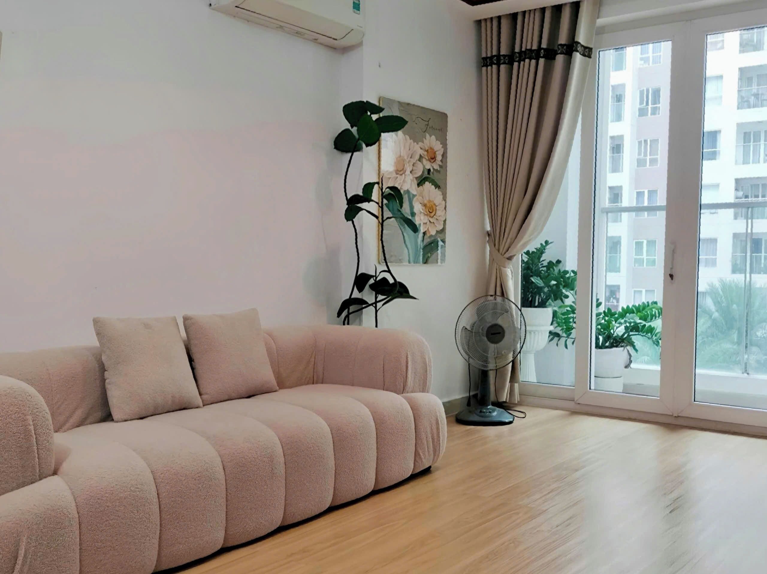 Apartamento família, sacada, vista para a cidade | Área de estar