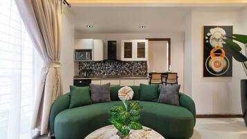 LyxlÀgenhet - balkong - utsikt mot staden | Vardagsrum