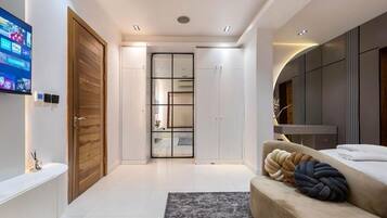 Luxury Apartment, Balcony, City View