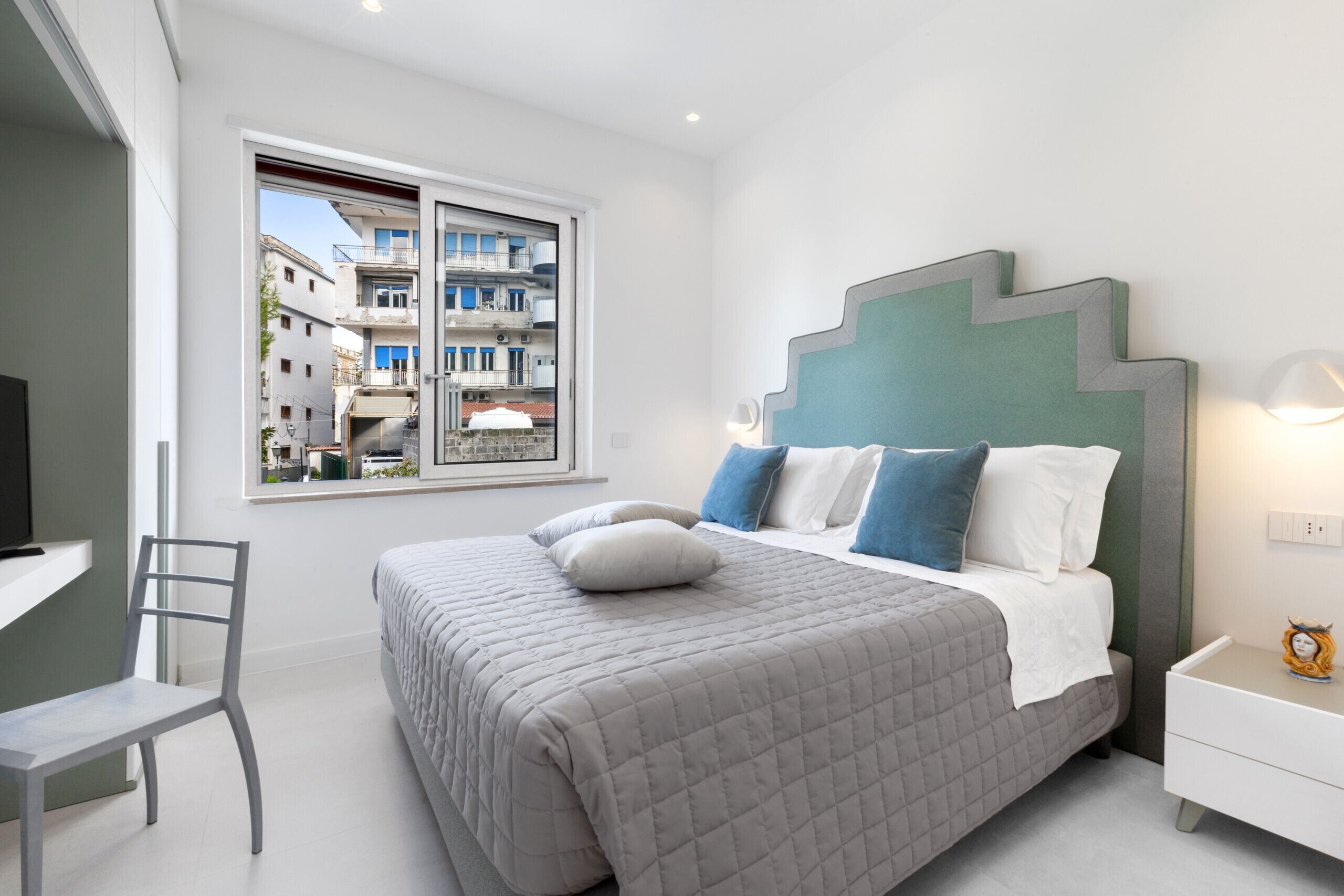 1 bedroom, bed sheets