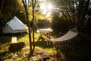 Outdoor dining - Private Hilltop Tents + Fire Pit + Forest Views (Čmelíny)