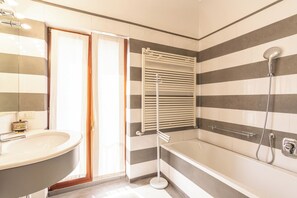 듀플렉스, 강 전망 | 욕실