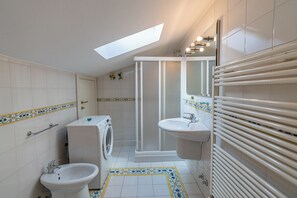 Duplex, River View | Bathroom - Residenza vista mozzafiato Ponte Pietra (Verona)