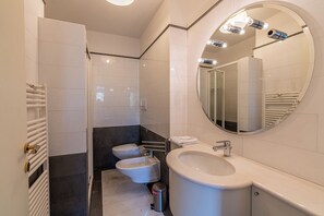 Duplex, River View | Bathroom - Residenza vista mozzafiato Ponte Pietra (Verona)