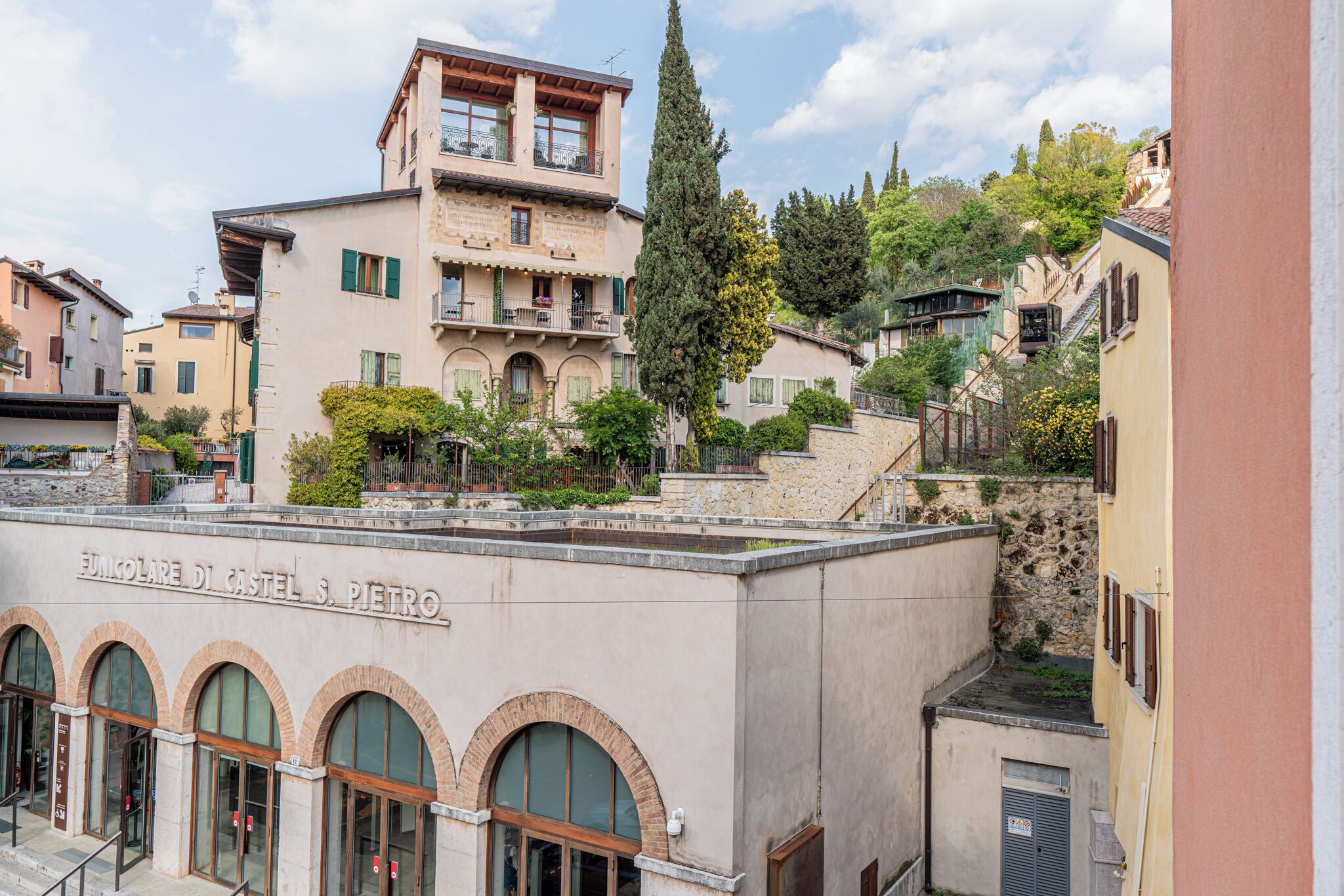 듀플렉스, 강 전망 | 외관