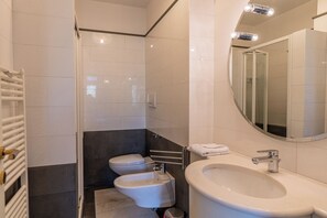 Duplex, River View | Bathroom - Residenza vista mozzafiato Ponte Pietra (Verona)