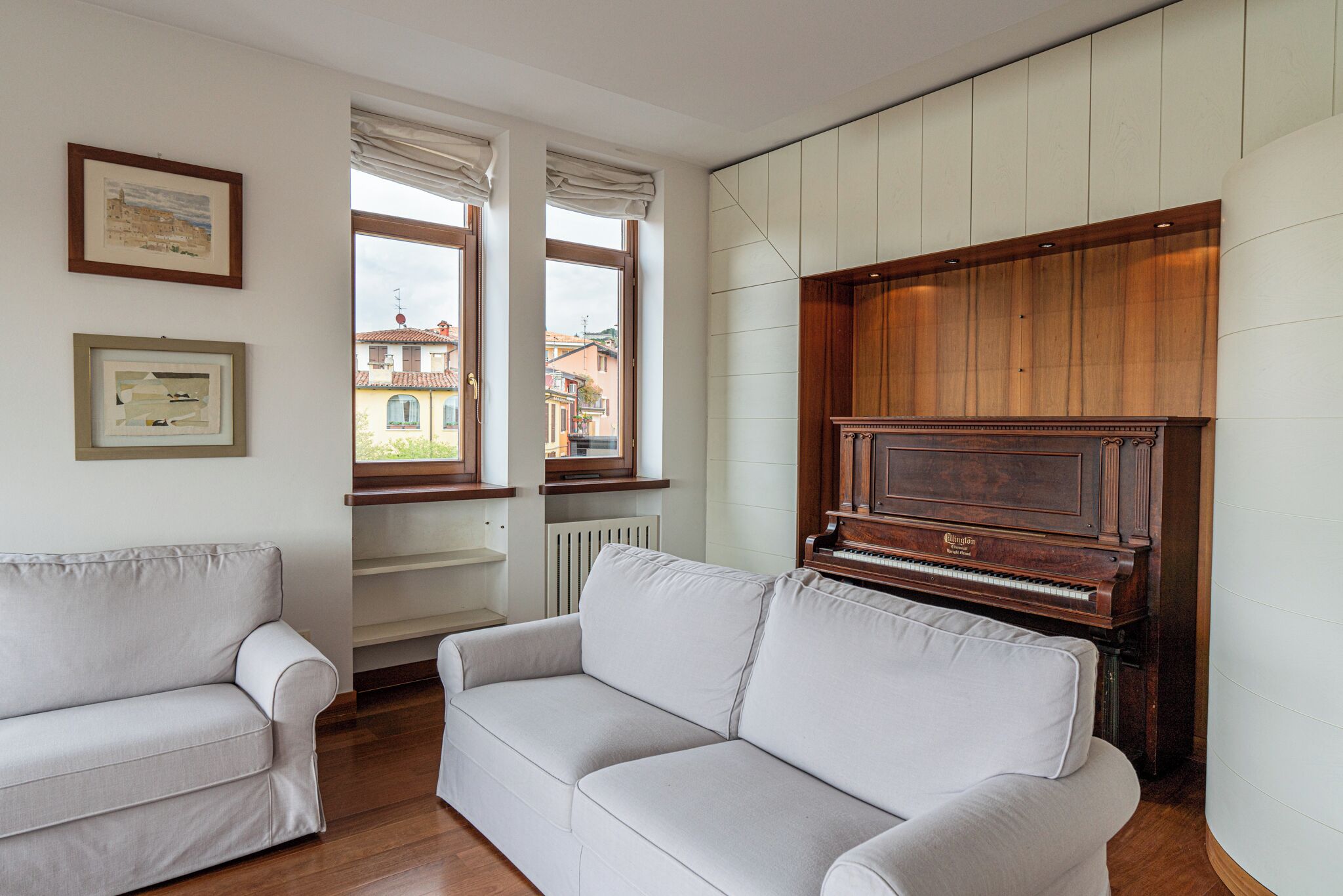 Duplex, River View | Living area