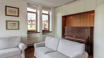 Duplex, River View | Living area