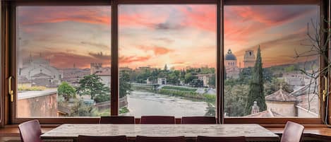 Duplex, River View | Dining