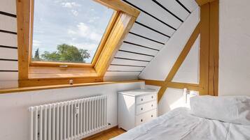 2 bedrooms, WiFi, bed sheets