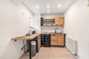 Oven, dishwasher, electric kettle, toaster - Apartment Magic 2 – Lakes, Castles & Nature in the Härtsfeld (Dischingen)