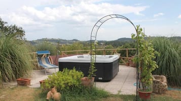 Bain à remous extérieur