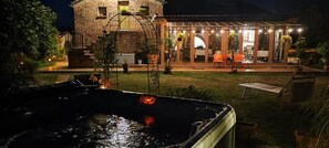 Bain à remous extérieur