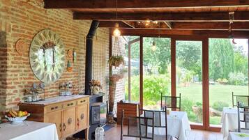 Colazione a buffet inclusa, servita tutte le mattine