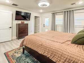 4 bedrooms, desk, WiFi, bed sheets - The Houston Oasis - Urban Luxury (Houston)