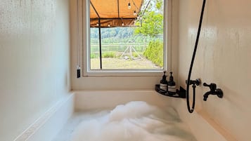 Nhà di động, sân hiên, quang cảnh núi | Phòng tắm