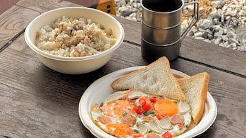 Mobile Home, Patio, Mountain View | Breakfast meal