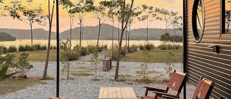 Trailer, varanda, vista para a montanha | Terraço/pátio
