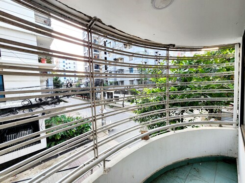 Cozy AC bedroom Attached Washroom in Bashundhara