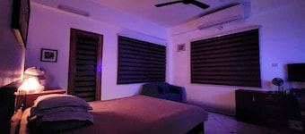Cozy AC bedroom Attached Washroom in Bashundhara