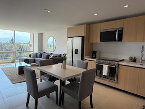 Interior - Stylish 2BR/2BA apartment in Vivant Mitikah with luxury finishes and top amenities: pool, gym, business center & more. Located inside Mitikah Mall with shops, restaurants, and Walmart downstairs—everything you need in one place. 24/7 security. (CDMX)