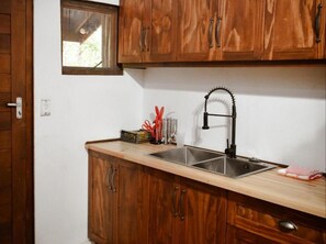 Cabana familiar, vistes al jardí | Cuina privada