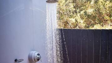 Comfort Chalet, Patio, Garden View | Property grounds