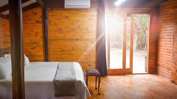 Cabana família, vista para o jardim | Cortinas blackout, ferros/tábuas de passar roupa, Wi-Fi de cortesia