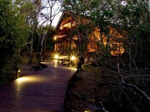 Property grounds - IHlozi Bush Lodge  (Hluhluwe)